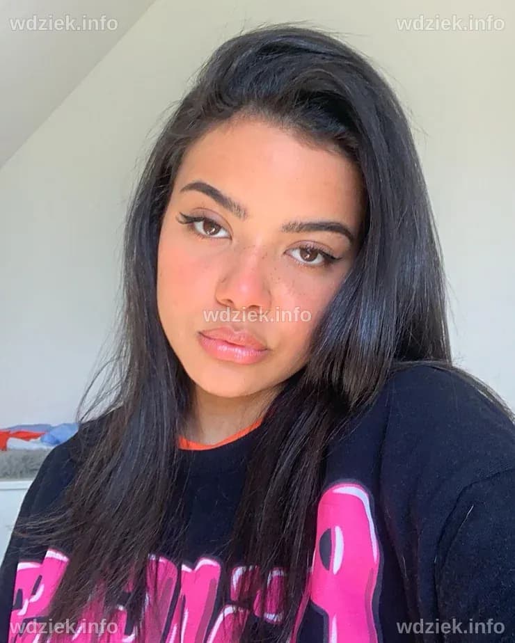 The Life and Career of Lexy Chaplin: A Comprehensive Biography