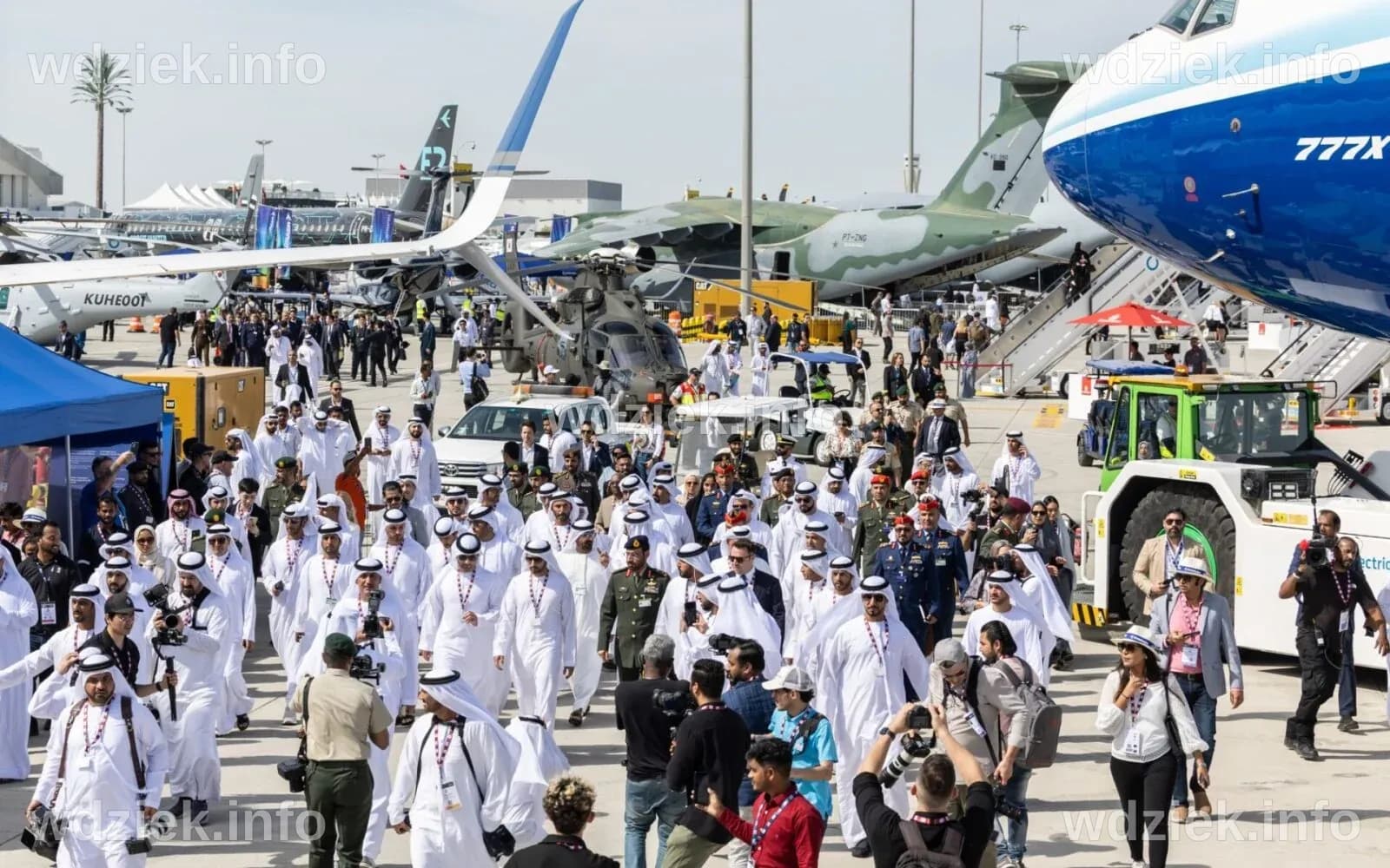 Katastrofa indyjskiego myśliwca podczas Dubai Airshow 2025: Co się wydarzyło?