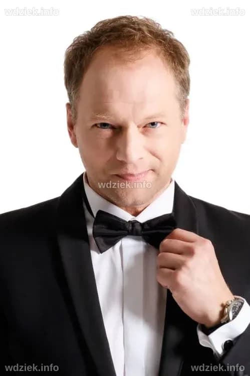 Maciej Stuhr: Kariera, Życie Prywatne i Wpływ na Polską Kulturę